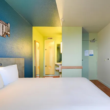 Hotel Ibis Budget Malmaison 2*